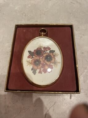 Vintage Miniature Gold Tone Small Oval Frame Pressed Flower Art By Peter Bates